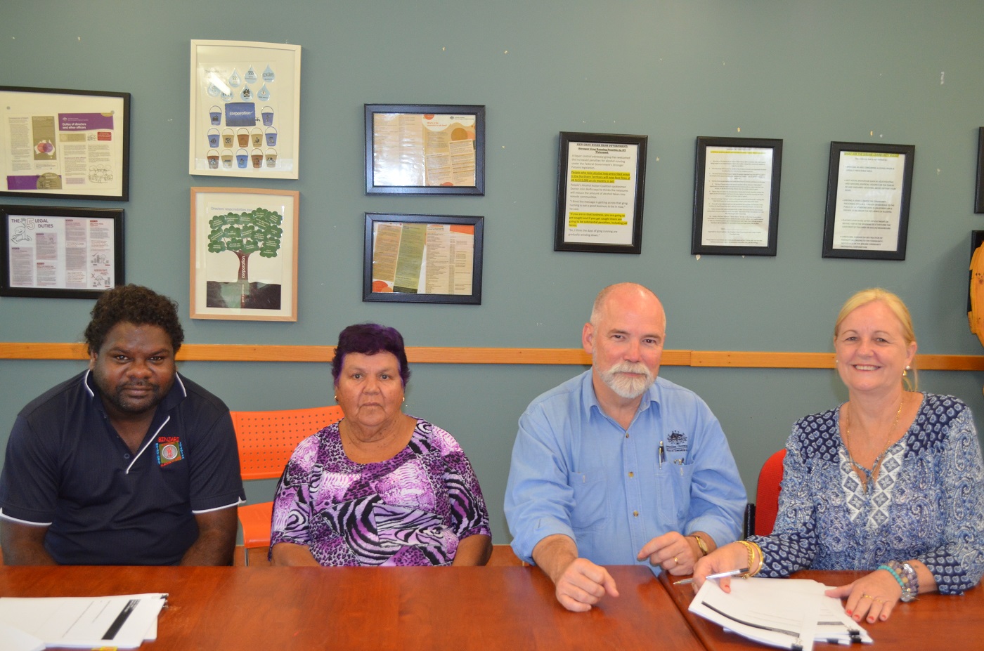 Signing the Binjari housing precinct lease