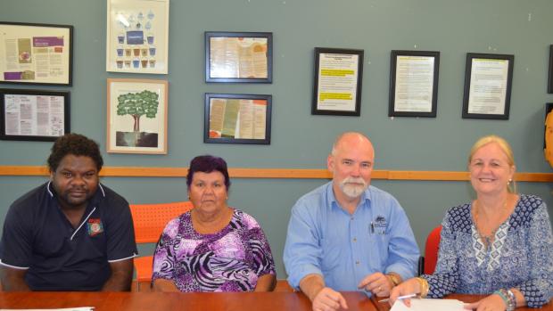 Signing the Binjari housing precinct lease