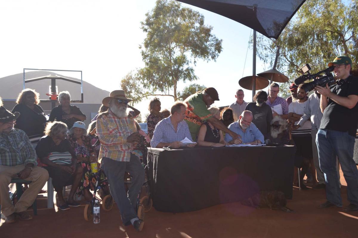 ​Mutitjulu township lease signing ceremony 16 March 2017