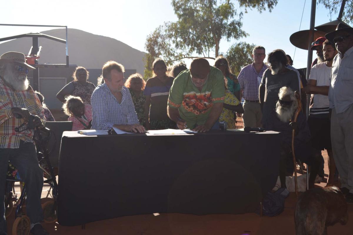 Mutitjulu township lease signing ceremony 16 March 2017 Mutitjulu township lease signing ceremony 16 March 2017